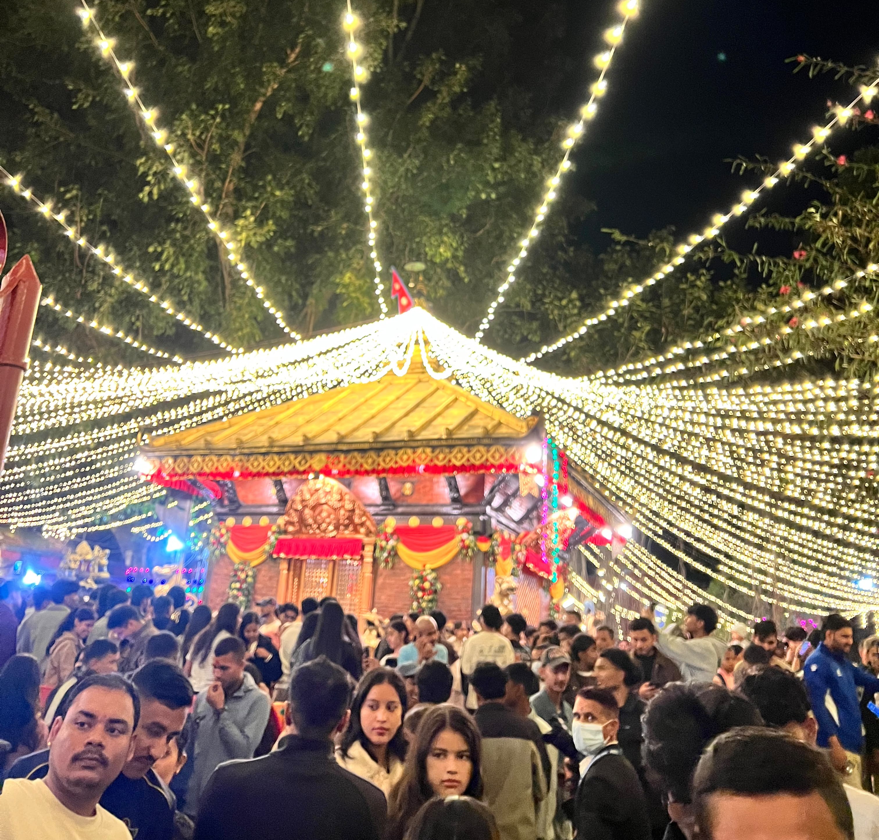 झिलिमिली बत्तीले सिङ्गारिएका काठमाडौँका मठमन्दिर तथा शक्तिपीठ